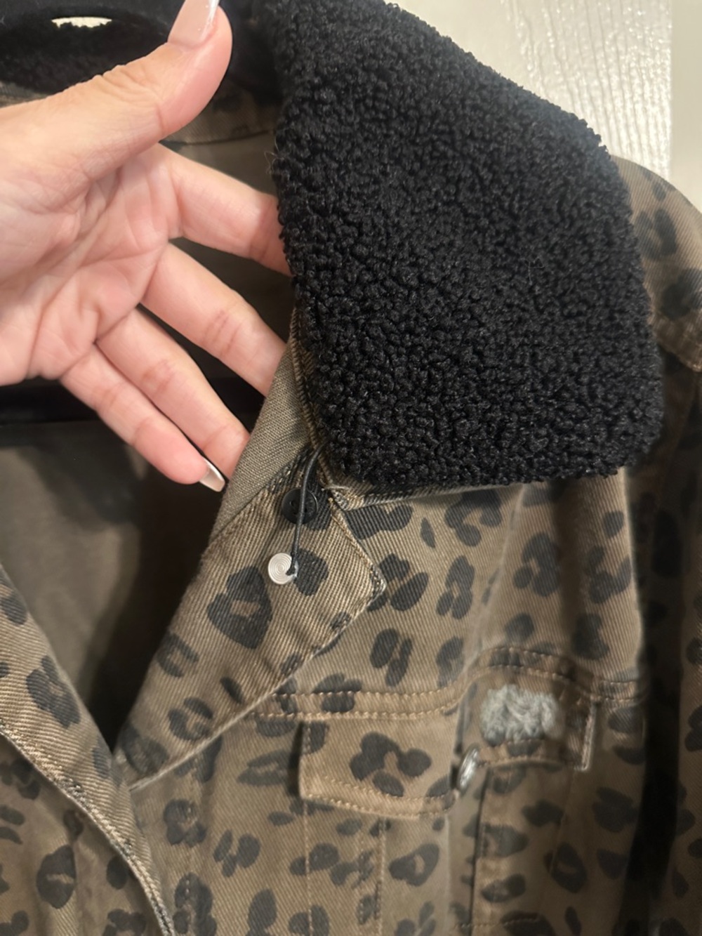 Rock & Republic Brown Leopard-Print Jean Jacket w Black Sherpa Collar, Sz XL - Picture 5 of 15